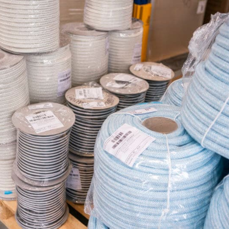 Knitted sealing cords